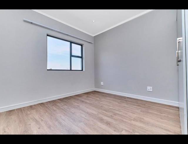 2 BEDROOM APARTMENT FOR SALE IN BRYANSTON